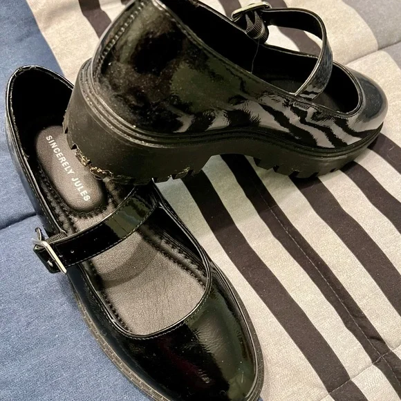 Mary Jane’s - Picture 2 of 3